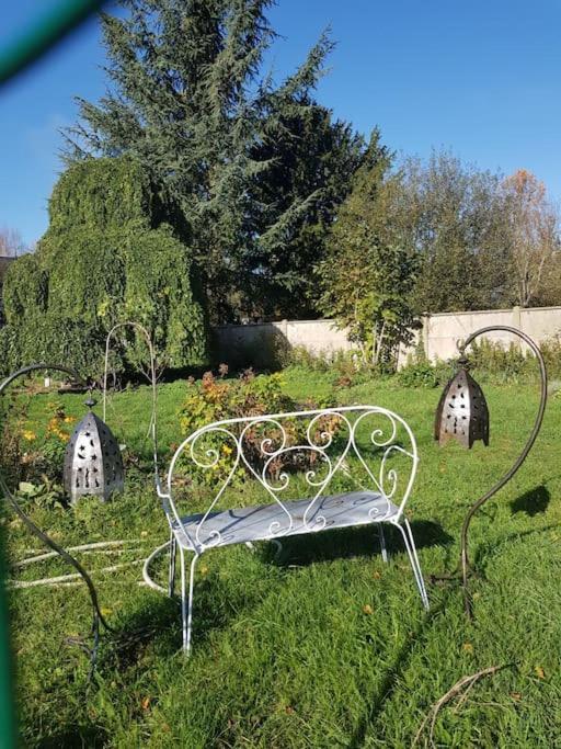 Chaumiere Avec Sa Toiture Recouverte De Chaume !!! Donnemain-Saint-Mames Exteriör bild